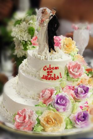 КАКИМ ДОЛЖЕН БЫТЬ СВАДЕБНЫЙ ТОРТ?