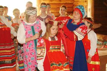 МАЛЬЧИШНИК И ДЕВИЧНИК НА РУСИ: ТРАДИЦИИ