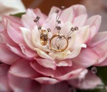 СВАДЕБНЫЕ АКСЕССУАРЫ: ПОДСТАВКА ДЛЯ КОЛЕЦ